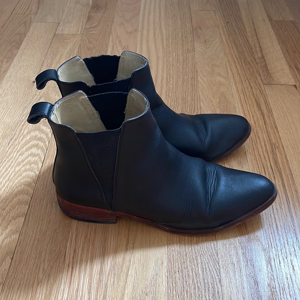 MOVING SALE! Gone 11/1! Nisolo Everyday Chelsea Boot black/brown